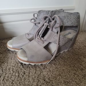 Sorel Sandels lightly used, 8.5 grey